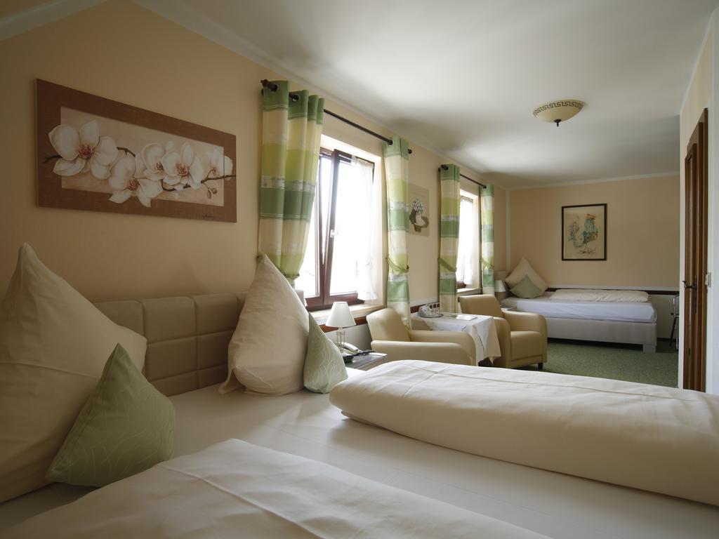 Hotel Garni Zum Gockl Unterföhring Εξωτερικό φωτογραφία