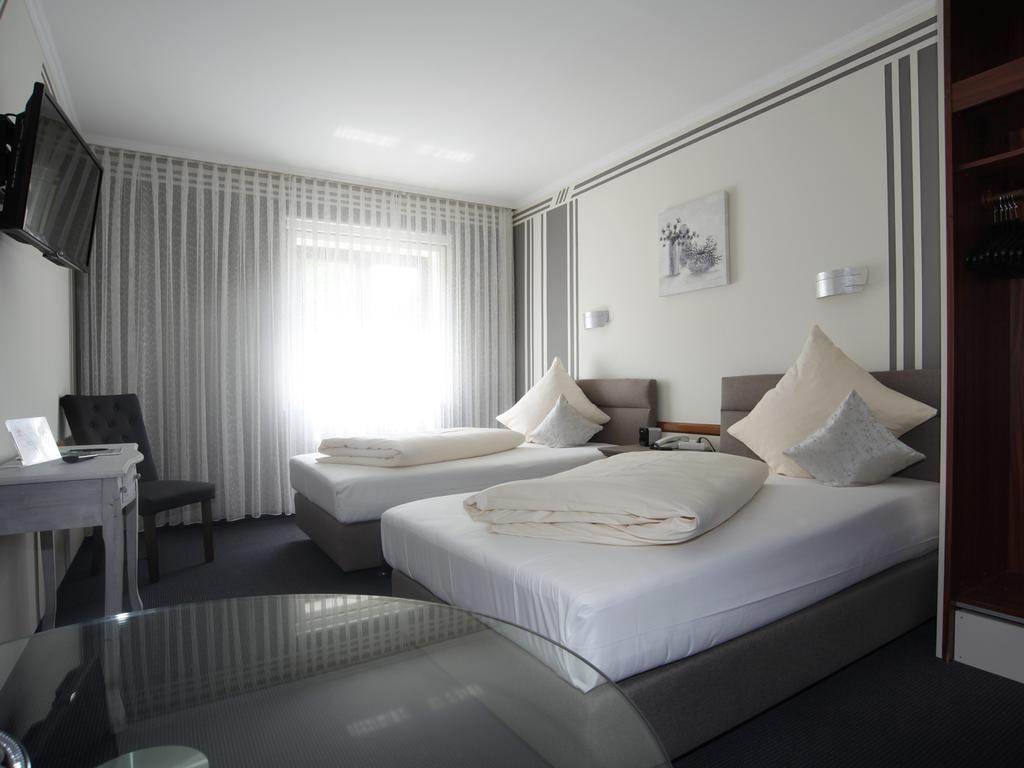 Hotel Garni Zum Gockl Unterföhring Εξωτερικό φωτογραφία