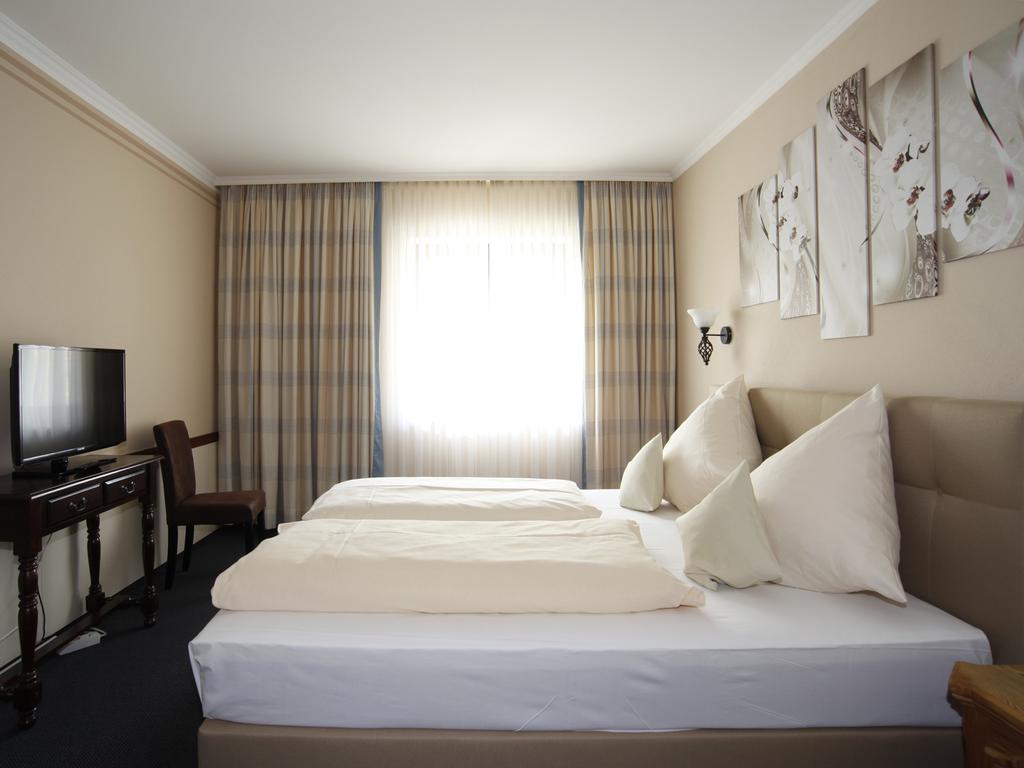 Hotel Garni Zum Gockl Unterföhring Εξωτερικό φωτογραφία