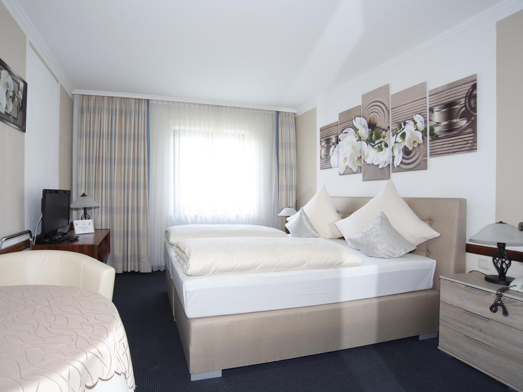 Hotel Garni Zum Gockl Unterföhring Εξωτερικό φωτογραφία